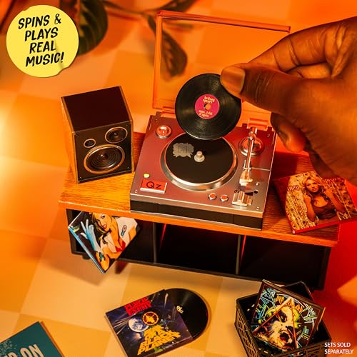 MGA's Miniverse Real Music Vinyl Mystery Blind Packaging, Mini Playable Records, 4 Vinyl Records per Pack, Sleeve & Keychain, Collectors, Gift, Britney Spears, Elton John, TLC